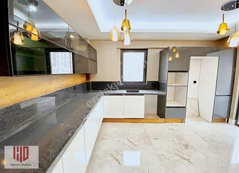 Şehir Manzaralı Lüks Çift Banyo Giyinme Odalı 3+1 Kiralık Daire