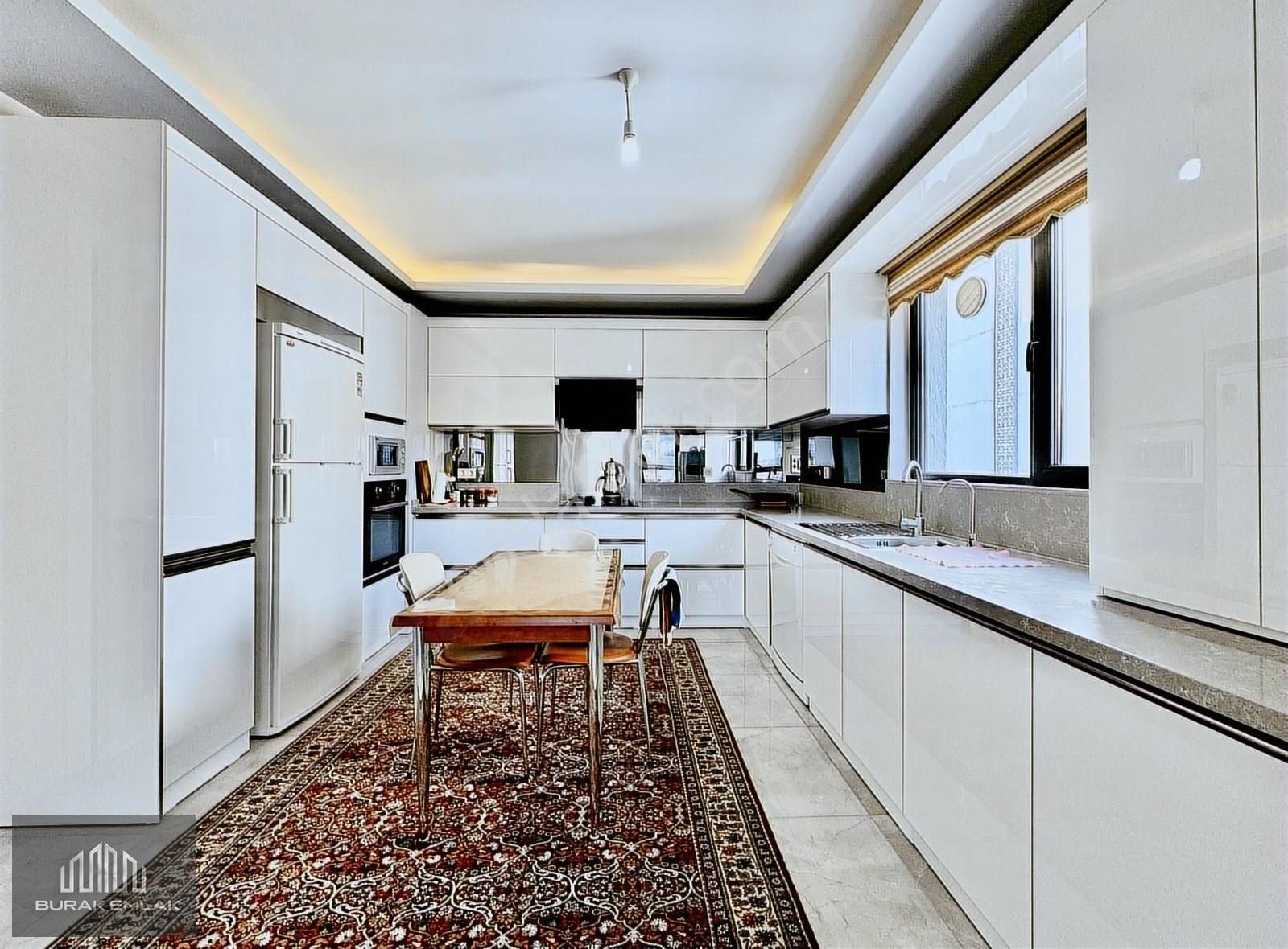 Buraktan Protokol Yolu Yanı Çift Teras Balkonlu G.odalı 205m²4+1