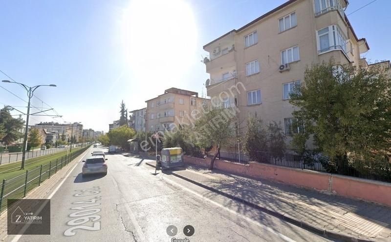 Z Yatırım'dan Güvenevler'de Cadde Üstü Kiralık Bakımlı 2+1 Daire