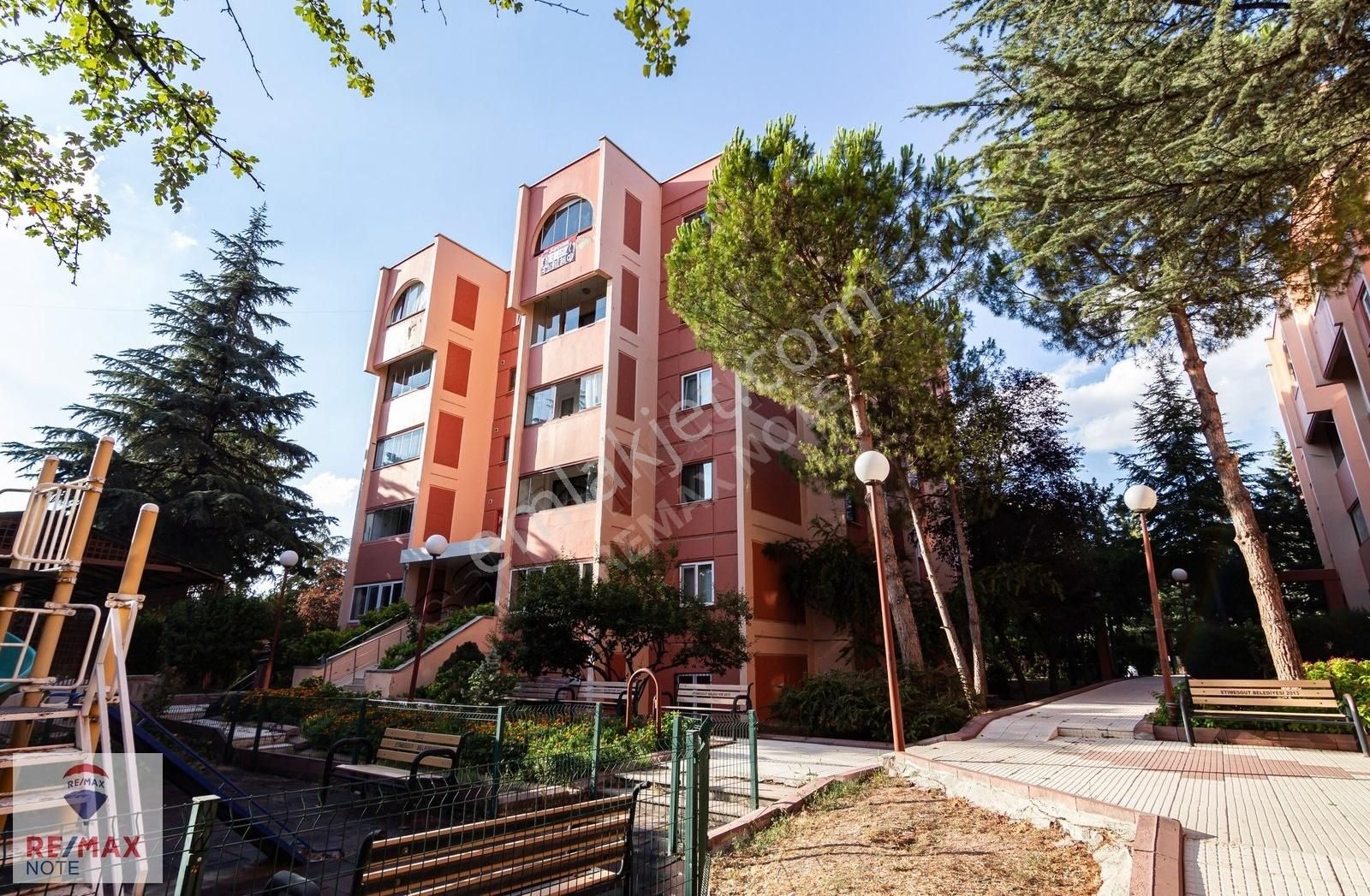 Tunahan Mahallesi Yardımcı Blokları'nda 3+1 Satılık Daire