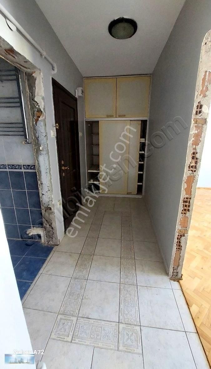 Mehmethan Emlaktan Karanlık Odası Yok Yokuşsuz Balkonlu Boşş - Görsel 8