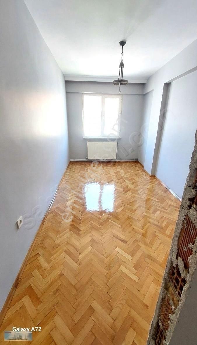 Mehmethan Emlaktan Karanlık Odası Yok Yokuşsuz Balkonlu Boşş - Görsel 4