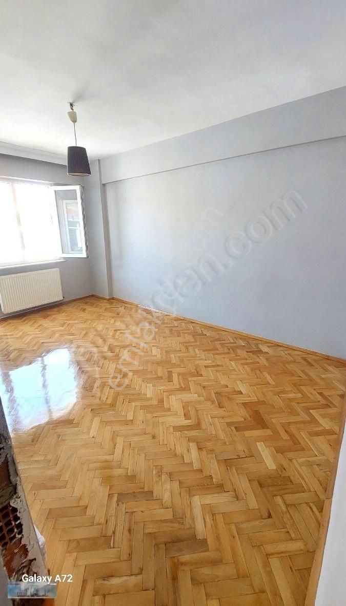 Mehmethan Emlaktan Karanlık Odası Yok Yokuşsuz Balkonlu Boşş - Görsel 10