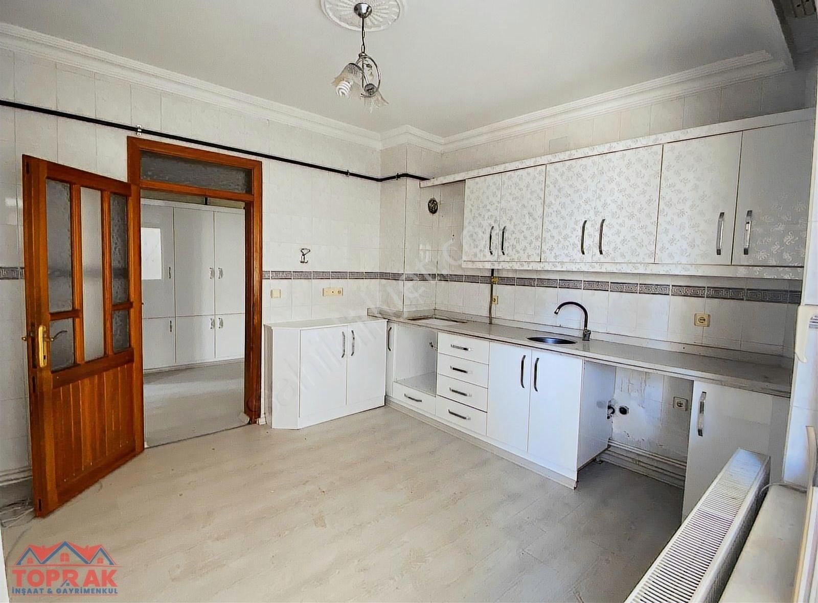 Kiralık 23 Nisan'da Geniş, Bakımlı Ve Merkezi Konumda 3+1 Daire