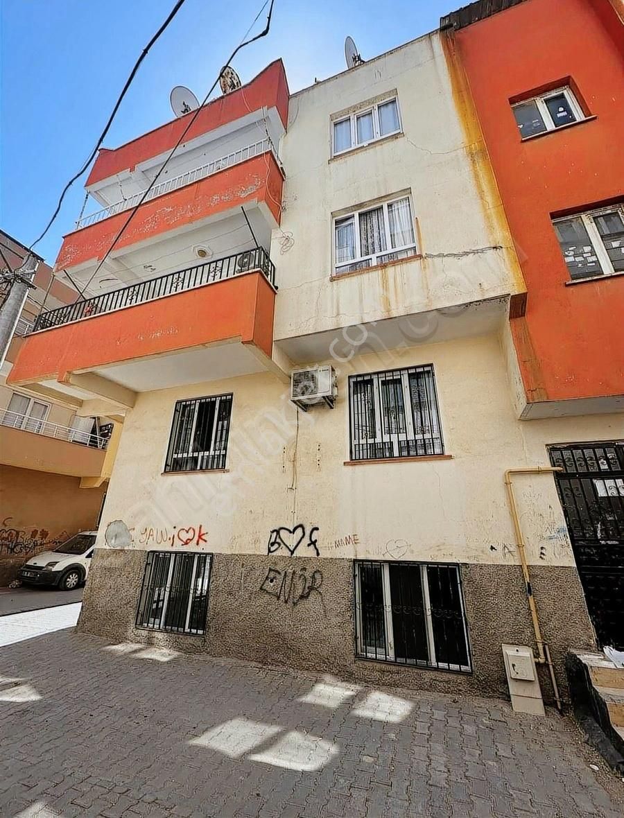 Ahmet Yesevi Mahallesinde Acill Satılık 4 Odalı Giriş Altı Daire