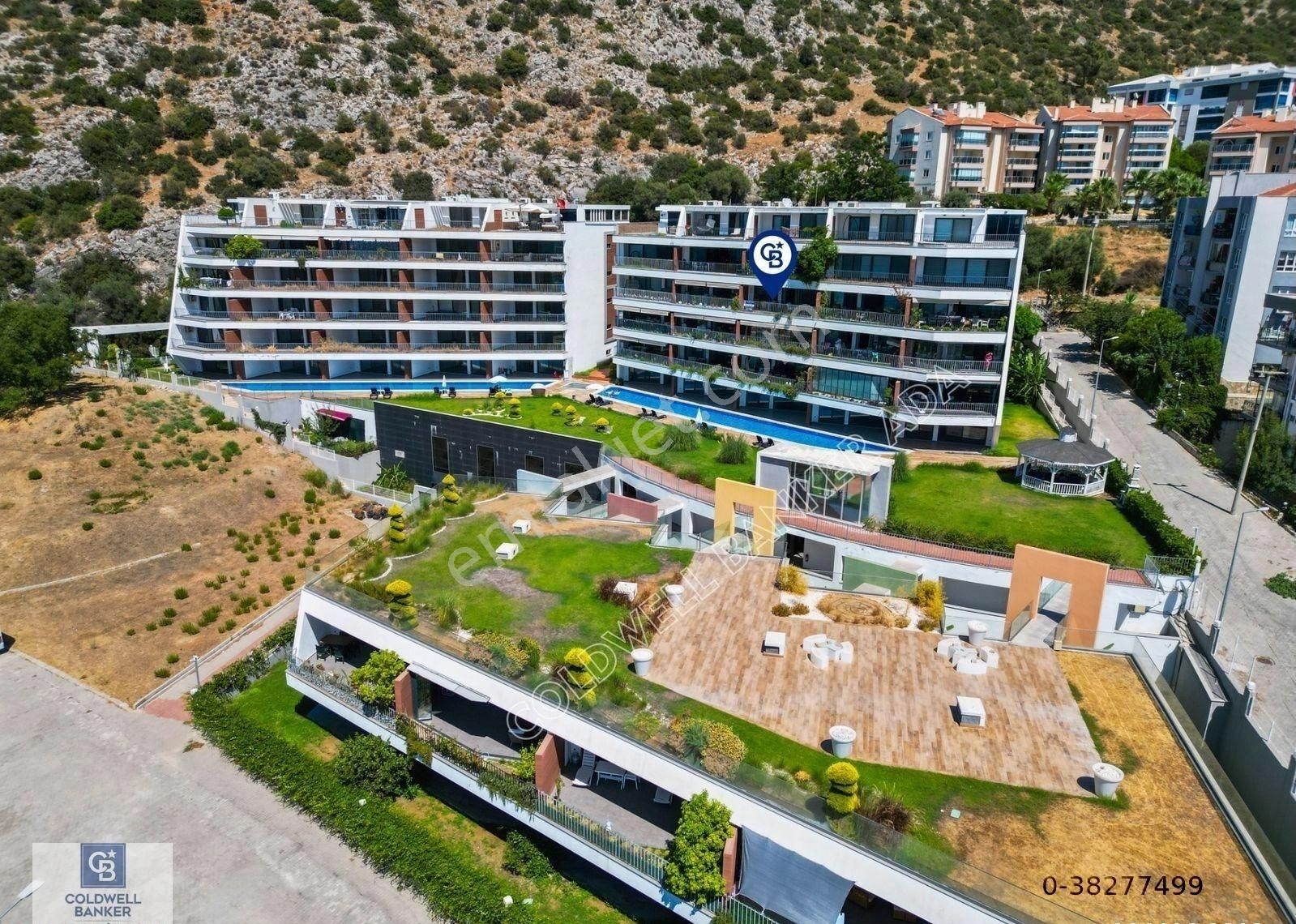 Kuşadası Ege Mahallesi'nde 3+1 Kapalı Otoparklı, Havuzlu, Geniş Daire