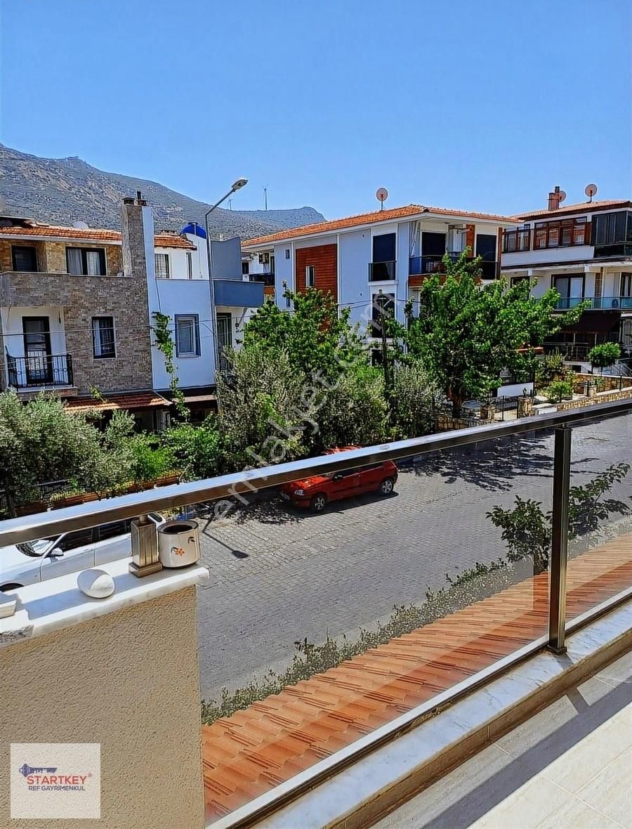Yenifoça Merkeze Yakın 2+1 Satılık Geniş Ferah Daire!