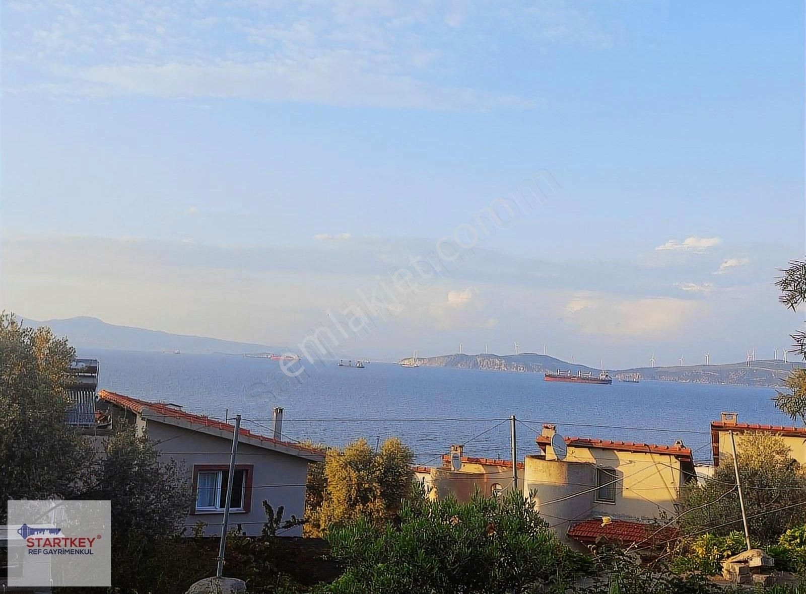 Yeni Foça'da Kesintisiz Deniz Manzaralı 3+1 Kiralık Villa