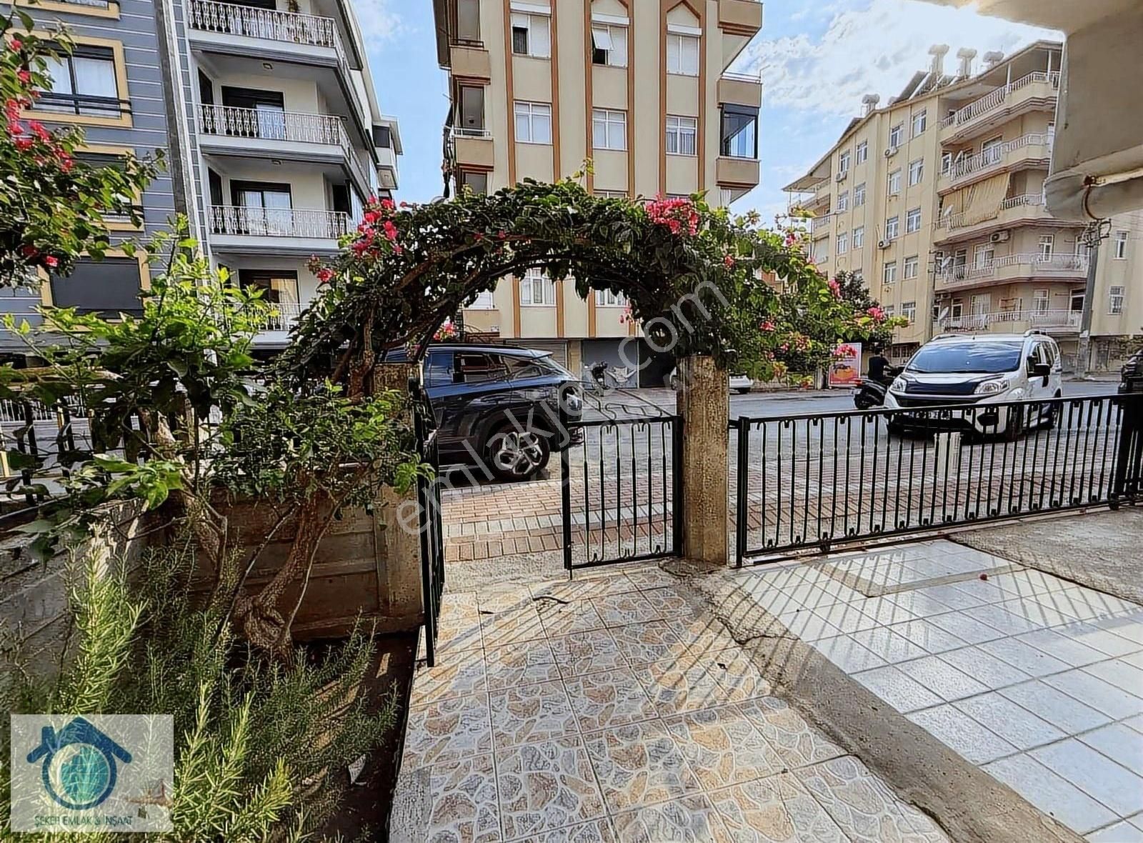 Manavgat Bahçelievlerde Satılık 3+1 3.kat Full Yapılı Daire