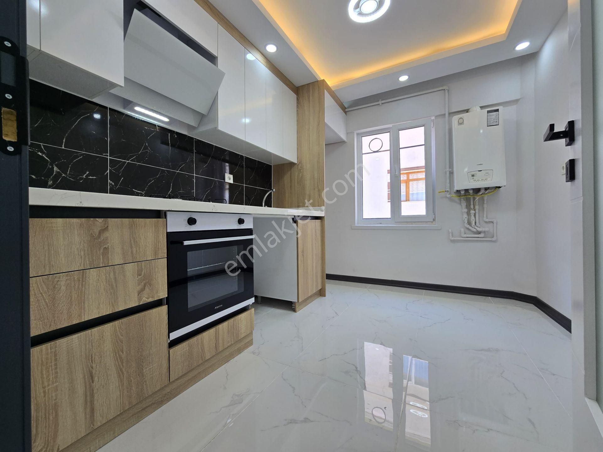 Topçu Mah Satılık 3+1 Full Yapılı Cadde Yanı Katta Daire