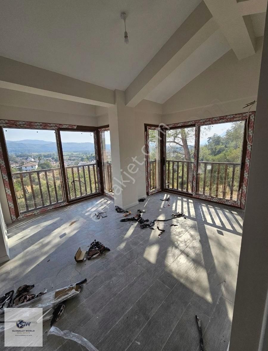 Ataköyde Deniz Manzaralı Müstakil Havuzlu Villa