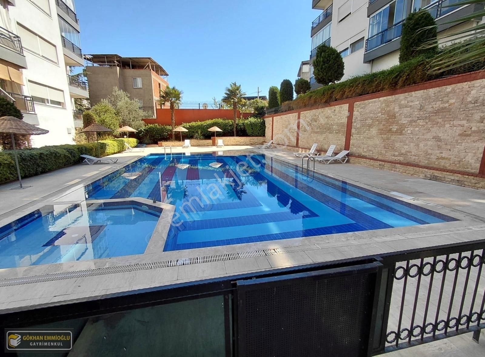 Havuzlu Site İçerisinde Geniş 3+1 Doğalgazlı Bakımlı Köşe Daire