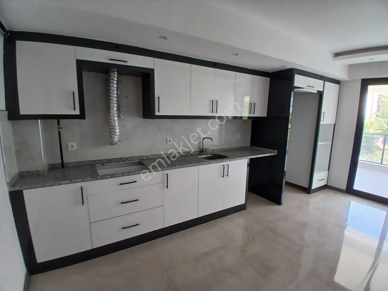 Ender Uysal Gayrimenkulden Kervansarayda 3+1 Asansörlü Doğa Manzaralı Kiralık Daire.