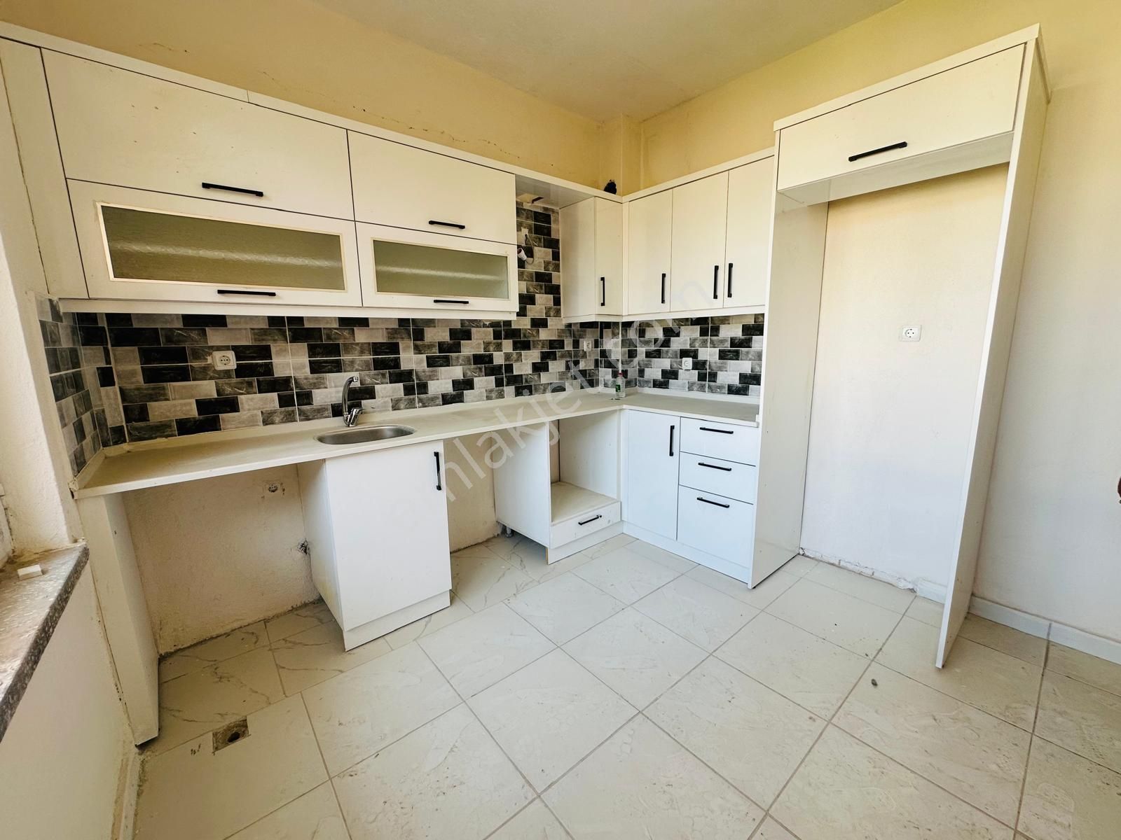 🏡 Göl-san Gayrimenkul’den 🏡 Aydoğdu Mah. 2+1 100 M2 Kiralık Daire