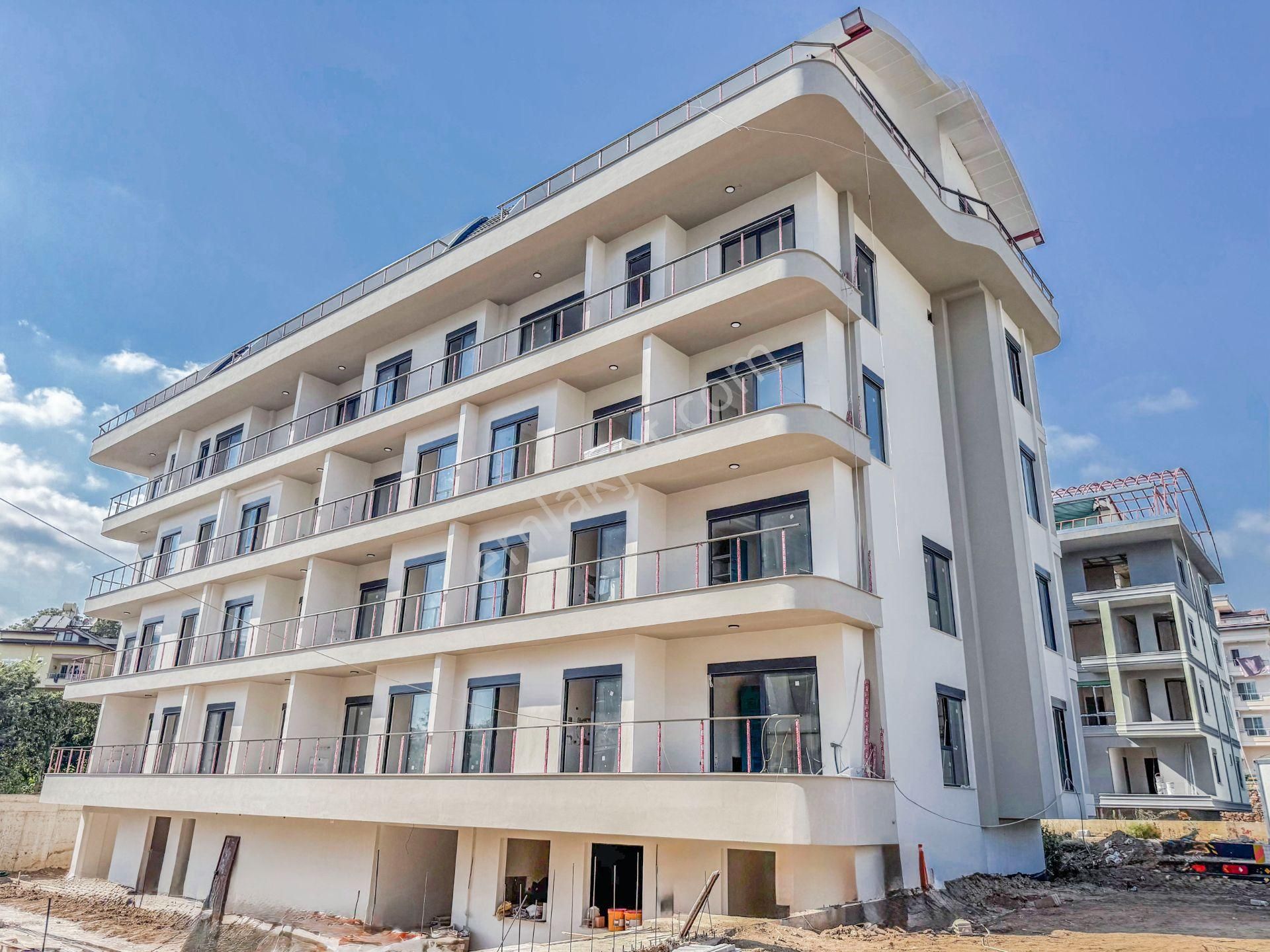 Oba Çarşamba’da Satılık Site İçi Sıfır 2+1 Ayrı Mutfak Lüks Daire