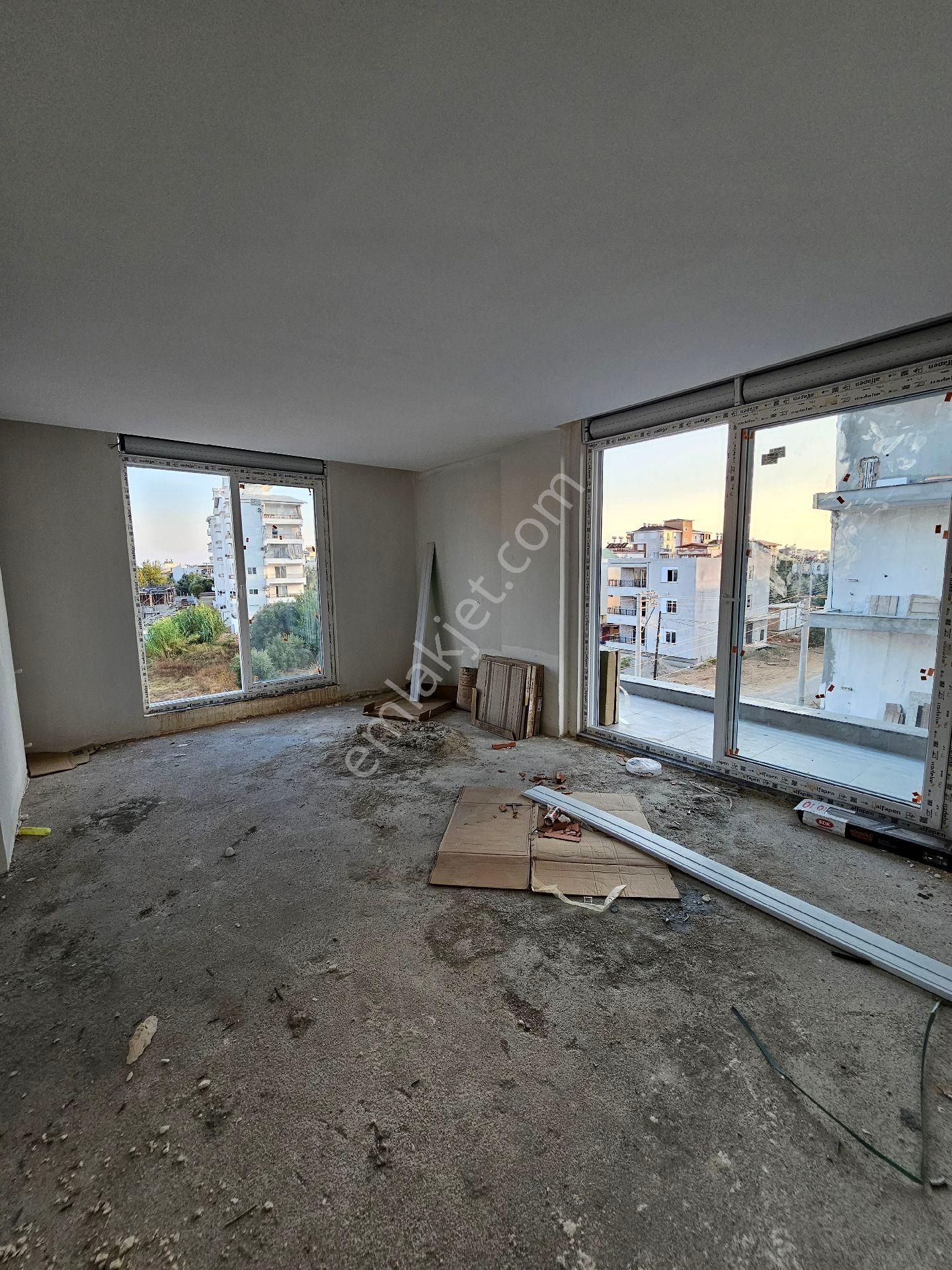 Akçaalan Mahallesi 3+1 Havuzlu Lüks Daire