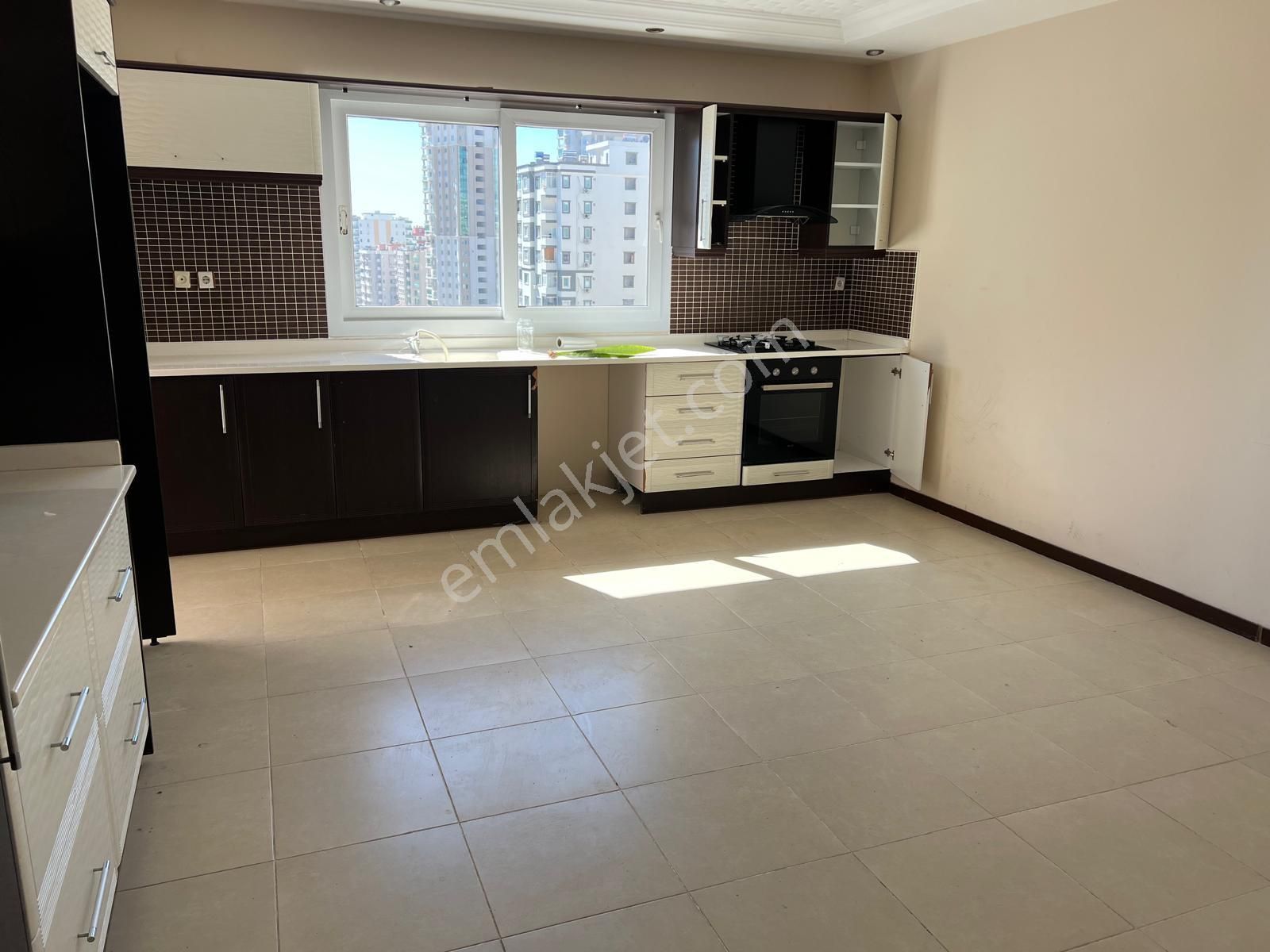 Adana Seyhan Pınar Mahallesinde Cam Kullelere Yakın 4+1 Full Kiralık Daire !!!