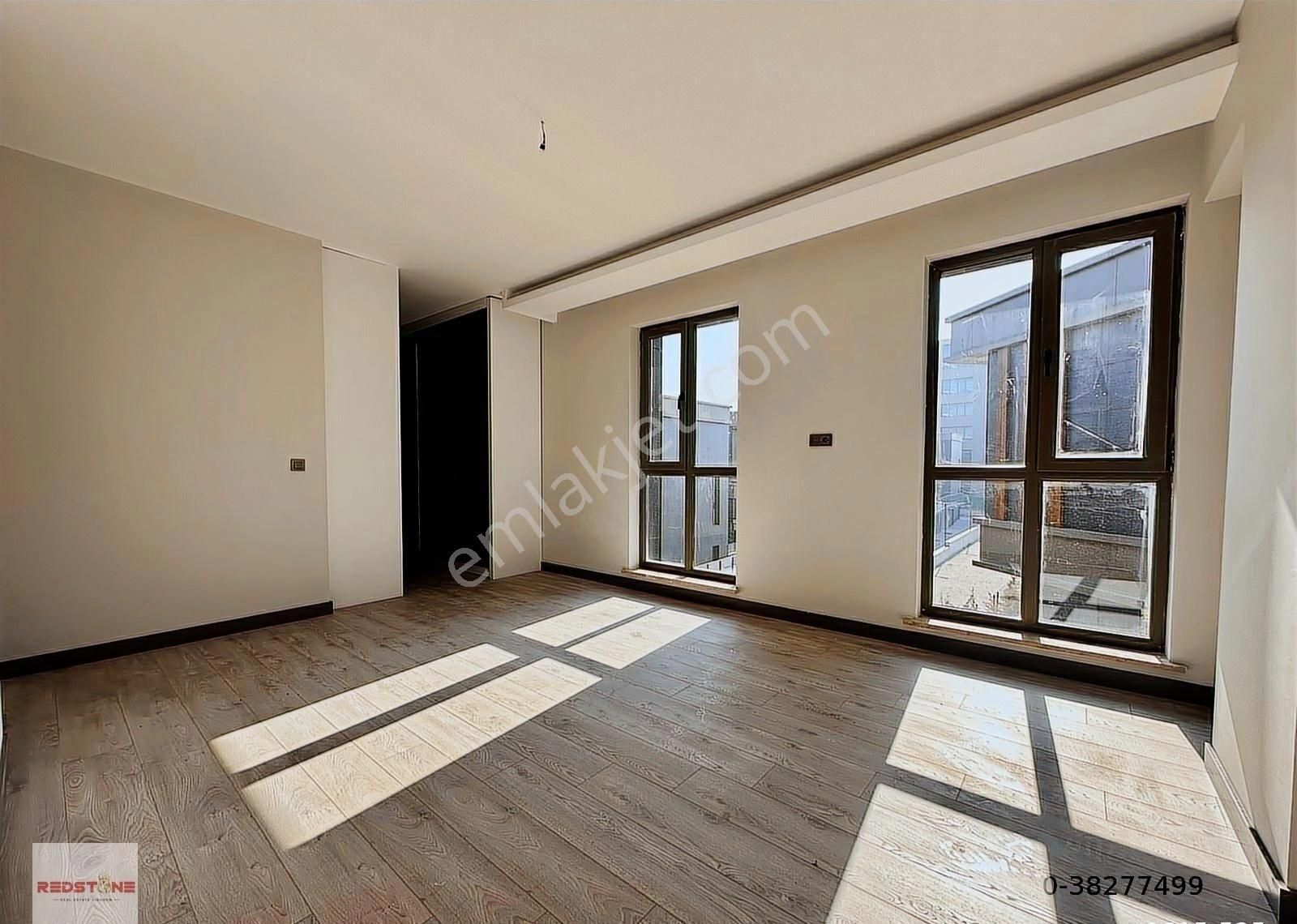 Redstone Castle Bağlıca Site İçi Satılık 5+1 Lüks Villa