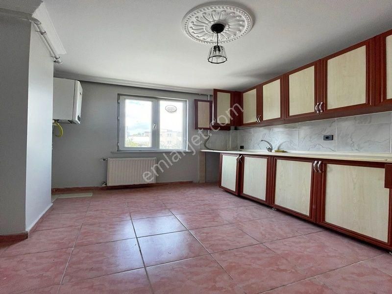 Kıraçta Cadde Üzerinde Ön Cephe 2+1 Satılık Kelepir Arakat Daire