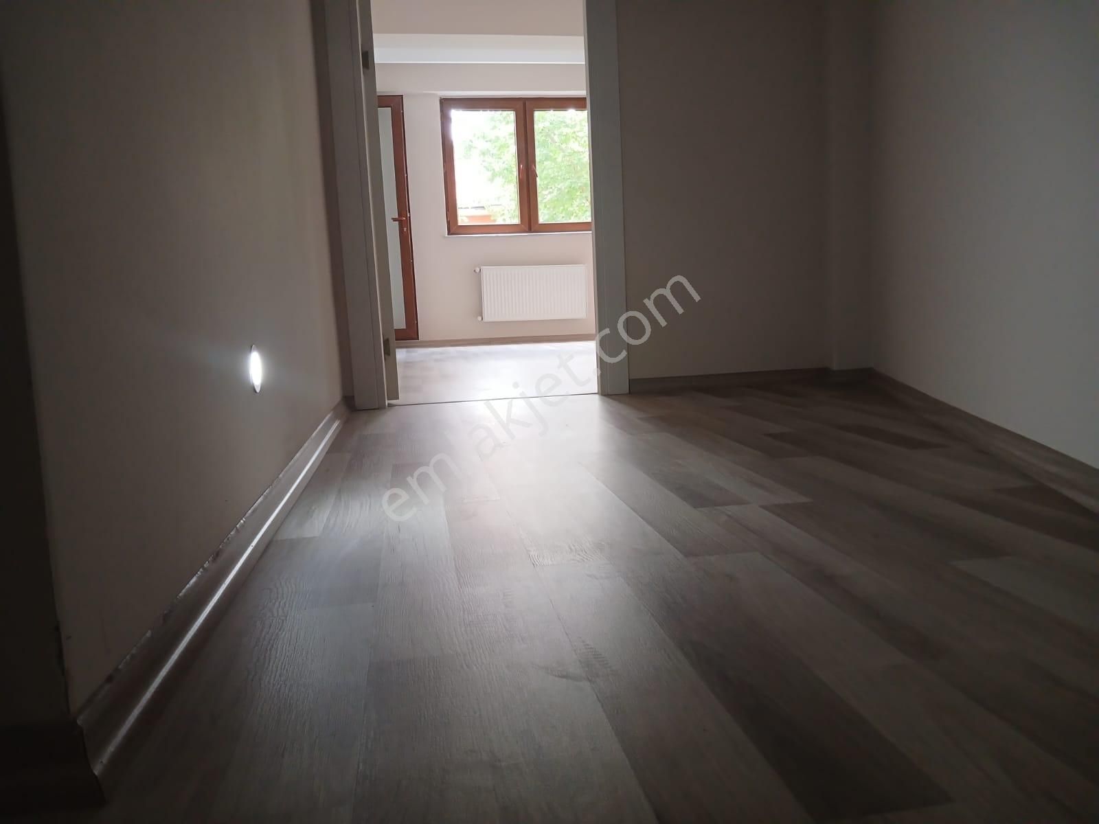 Arifiye Mah. Hamam Yolu Cd. Ara Sokağında Yeni Binada Kiralık 2+1 Daire