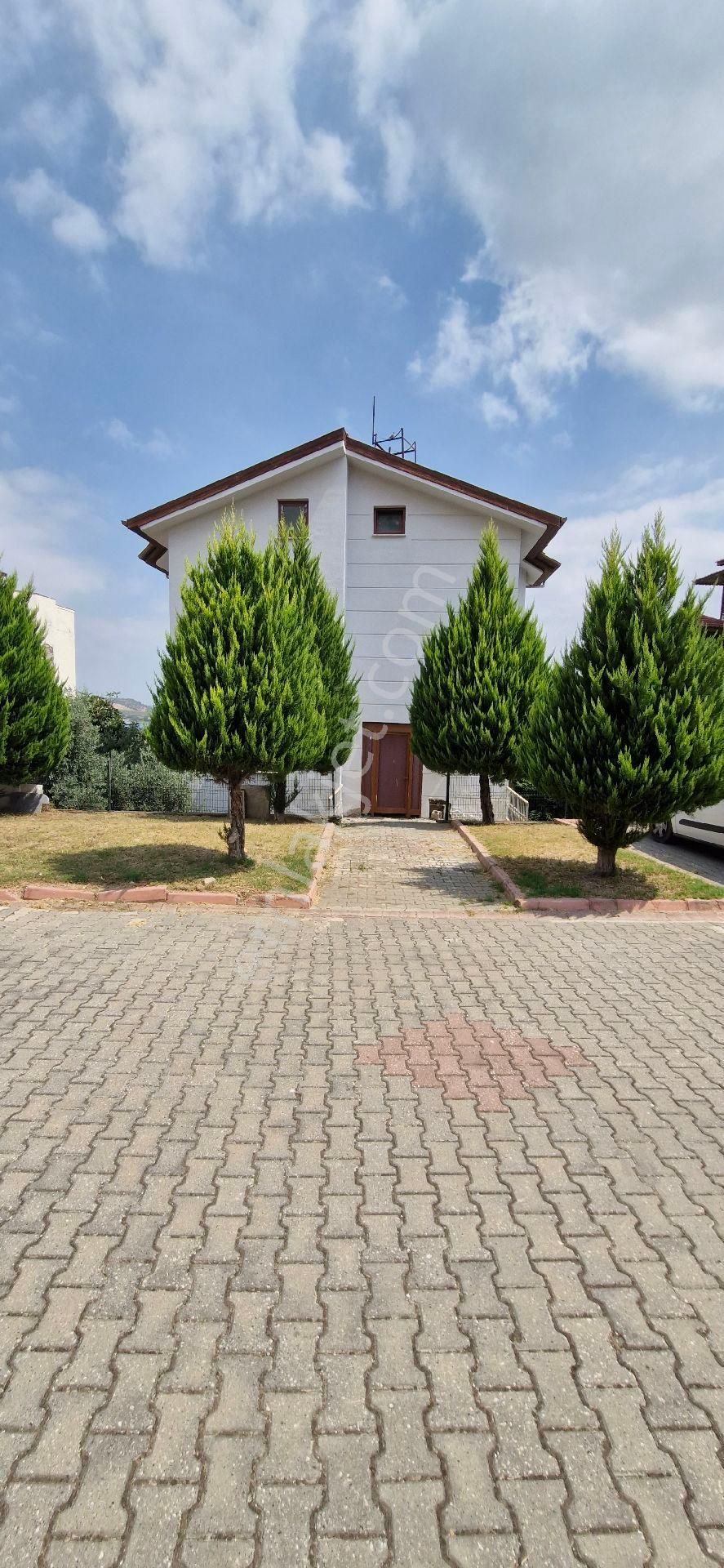 Arsa Fiyatina Villa Satıyoruz 800 M2 Arsa Bağımsız Göl Manzaralı İskanlı Satılık Geniş Oturumlu 4+2