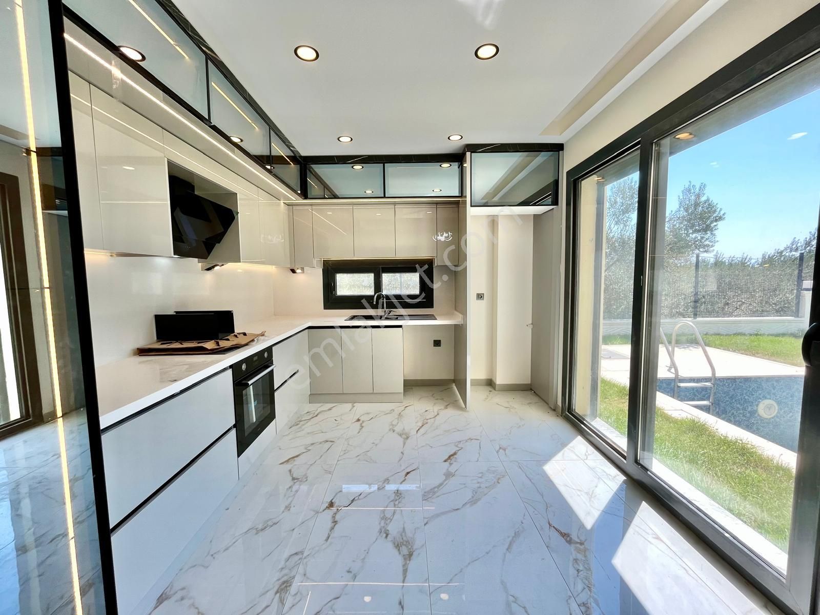 Gümüş'den Güre'de Site İçerisinde Havuzlu Bağımsız 4+1 Müstakil - Görsel 14