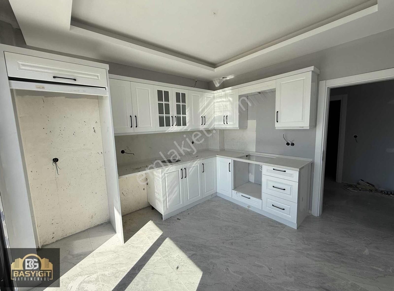 Reşatbey Mah.ring Yolu Mevki 2+1,105m2 Asansörlü Otoparklı Daire