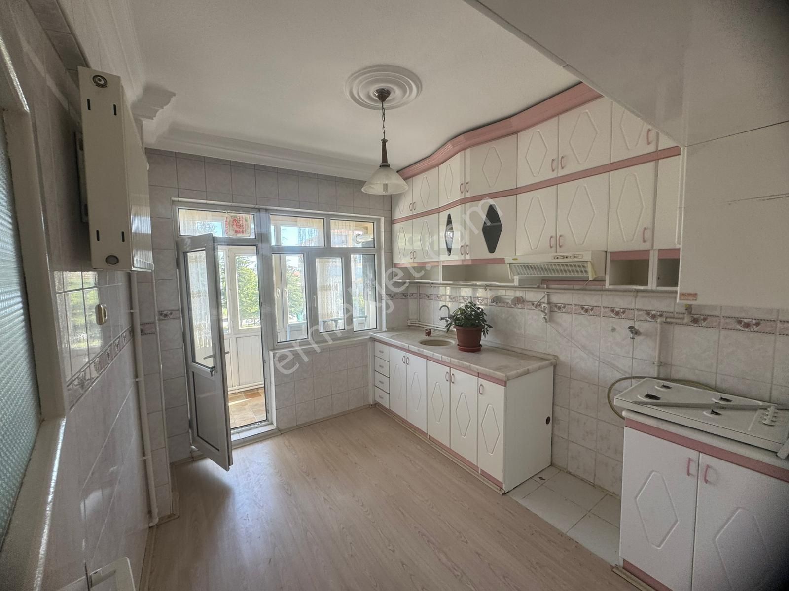 Rotadan Kiralık Yeni Mah Stadyum Civarı Asansörlü Ara Kat Daire