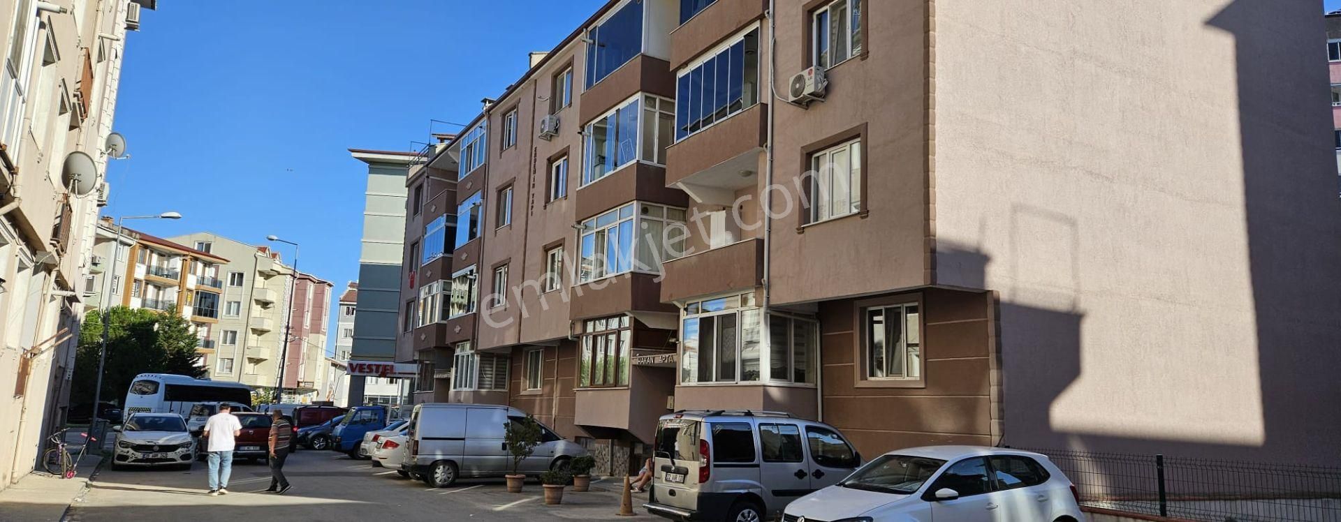 Abdurrahman Mahallesinde 2+1, 108 M², Çift Balkonlu Geniş Daire