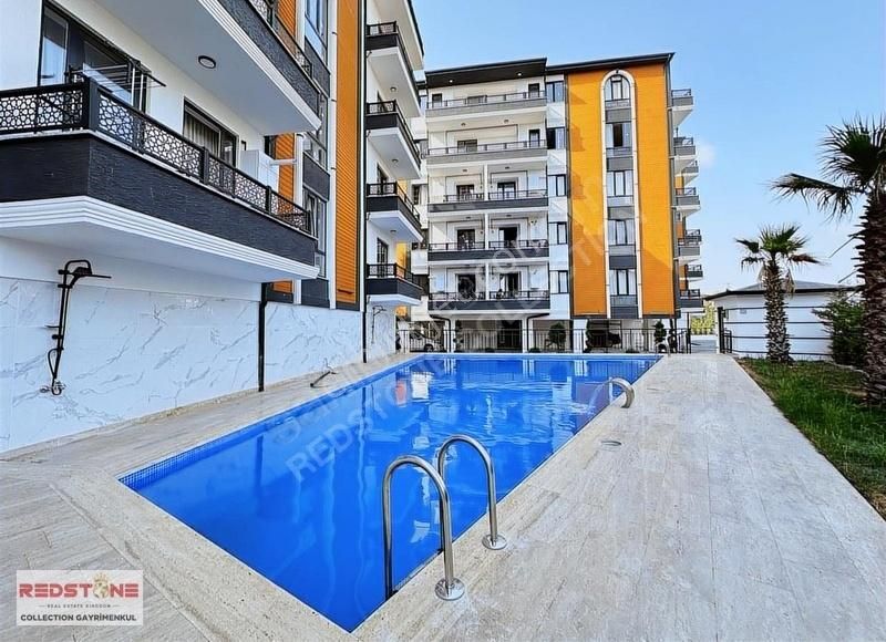 Havuzlu Sitede Geniş Ara Kat 3+1