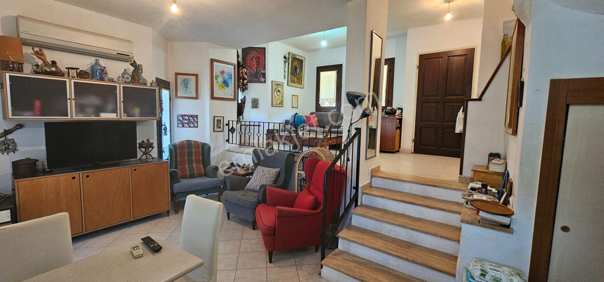 Kıyıkışlacıkta Denize Sıfır Lüks Site İçerisinde Villa - Görsel 13