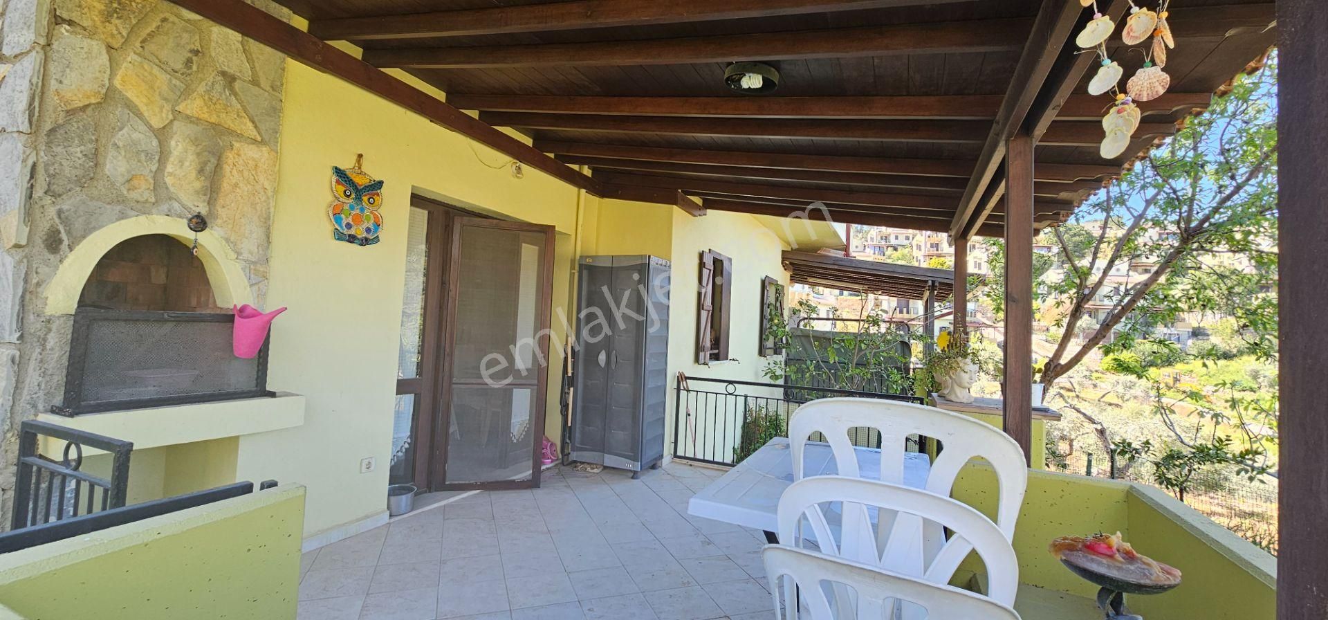 Kıyıkışlacıkta Denize Sıfır Lüks Site İçerisinde Villa - Görsel 2