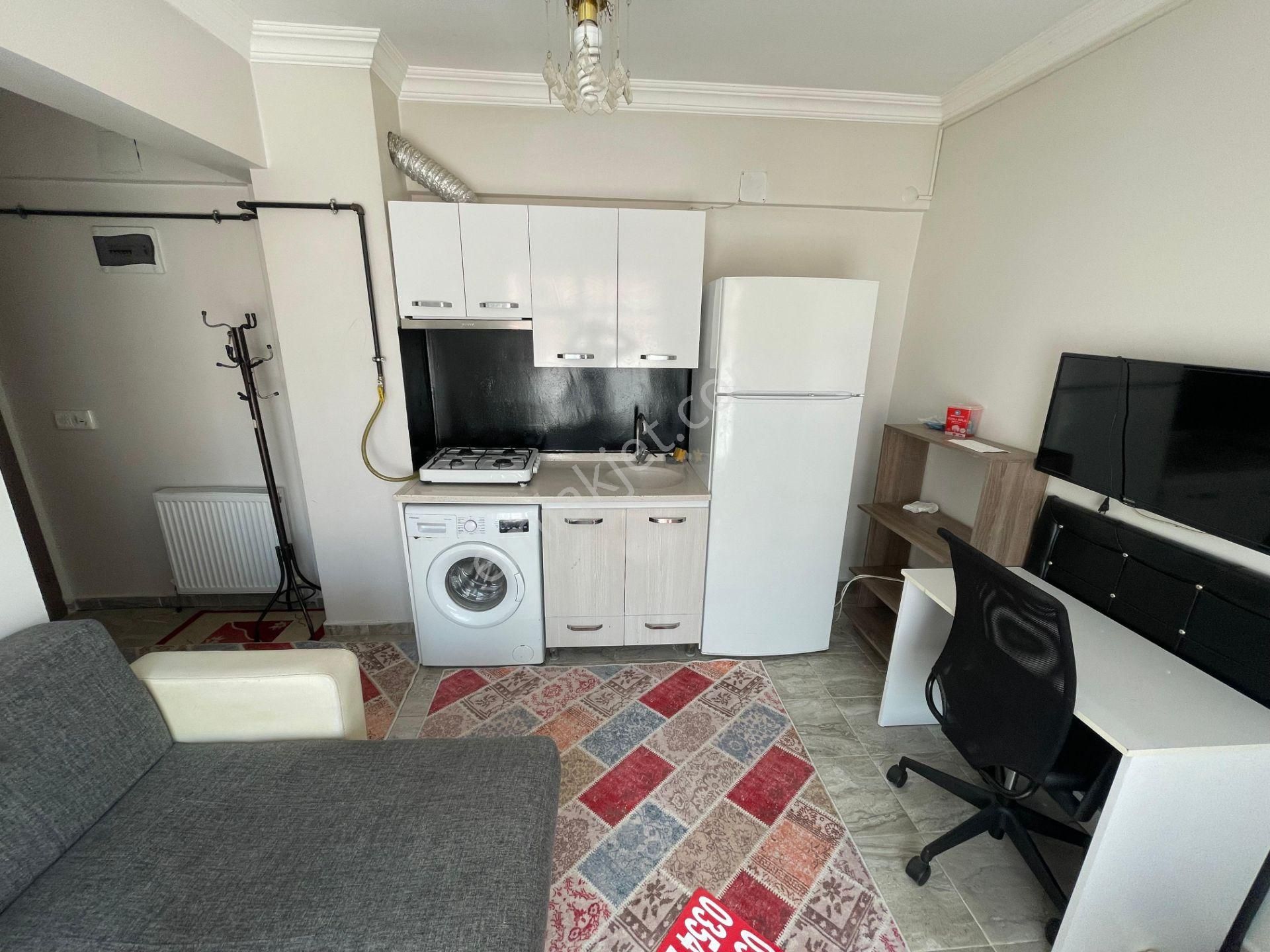 Merkezde 1+1 Eşyalı Kiralık Daire ***burcu Emlaktan ***