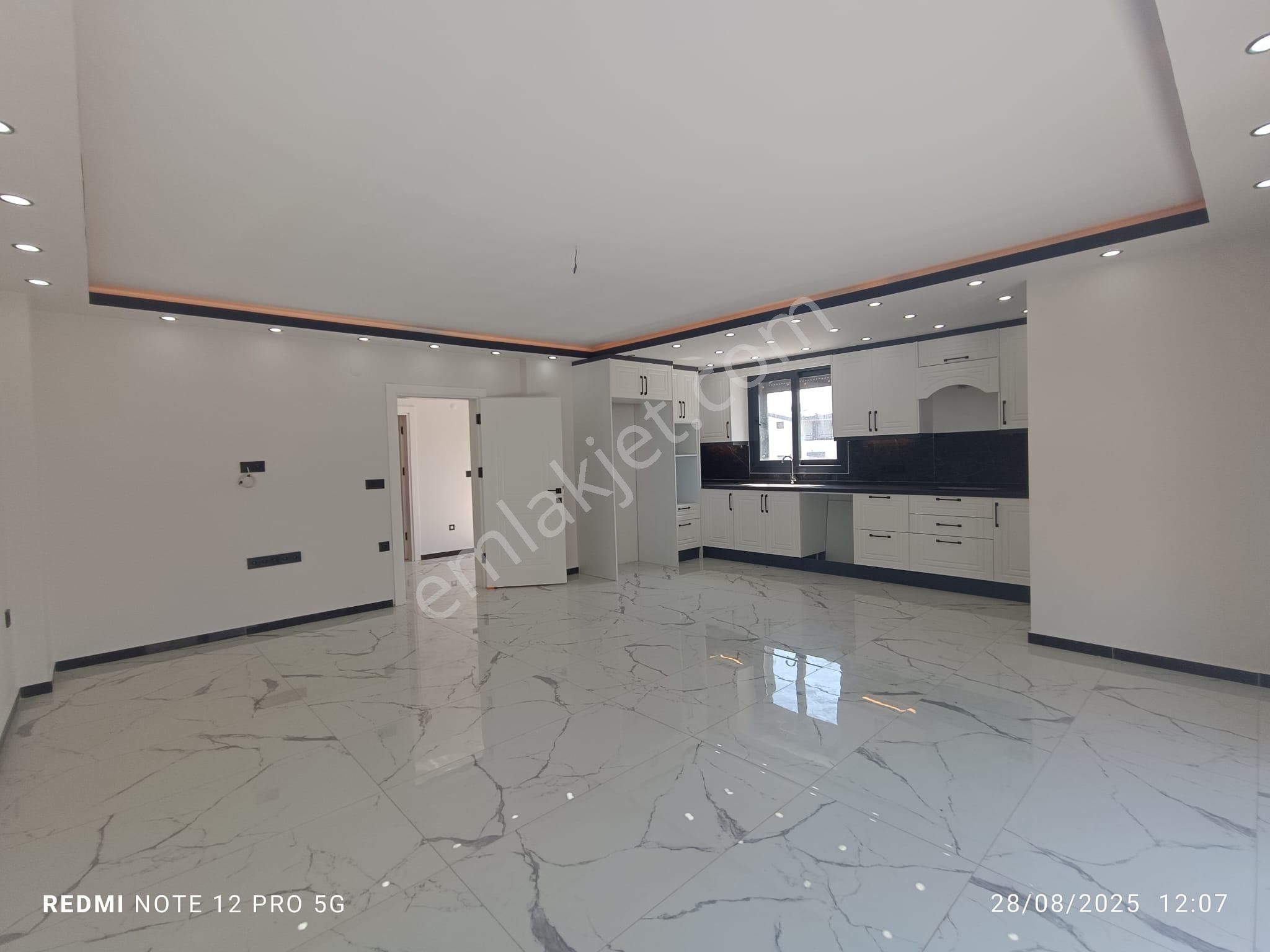 Deniz Manzaralı Özel Otoparklı 5+1 Tripleks Villa