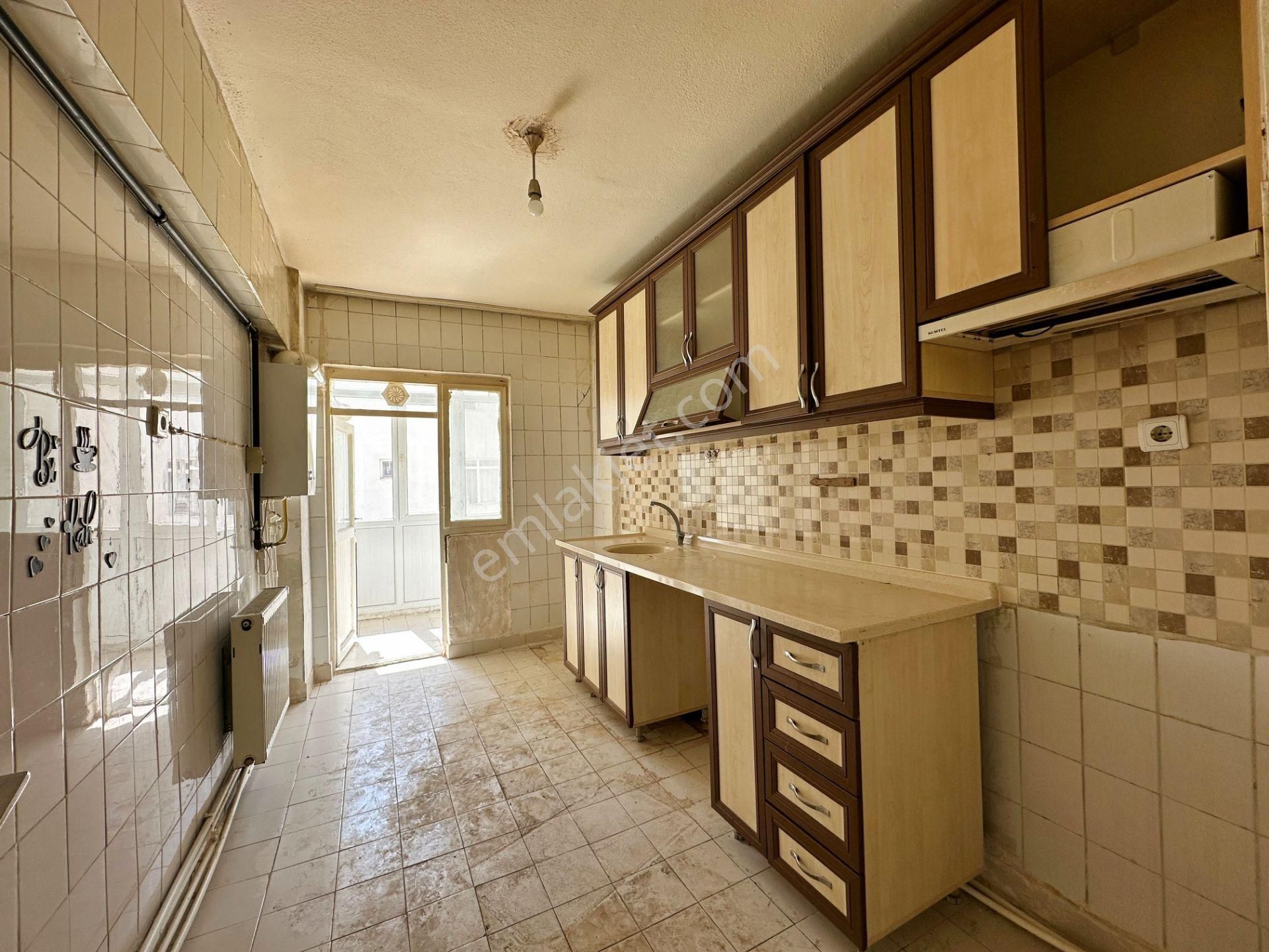 Koza Emlak'tan Plevne Mahalesinde Ara Katta Güney - Ön Cephe De 3+1 Satılık Dairee - Görsel 4