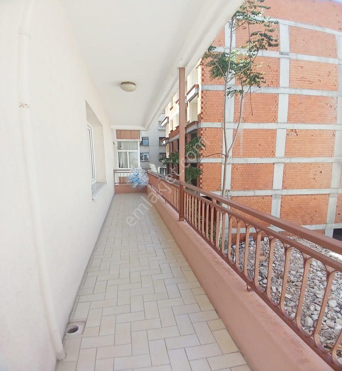 Avcılar D.köşklerde Metrobüse Yakın 3+1 Satılık Ara Kat Daire - Görsel 2