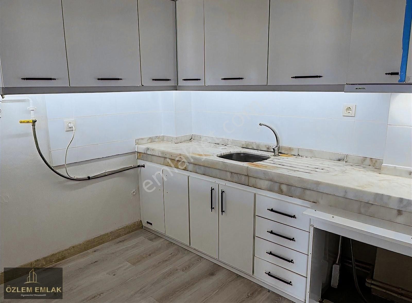Bandırma Hacı Yusuf Mahallesinde Tadilatlı 2+1 Kiralık Daire