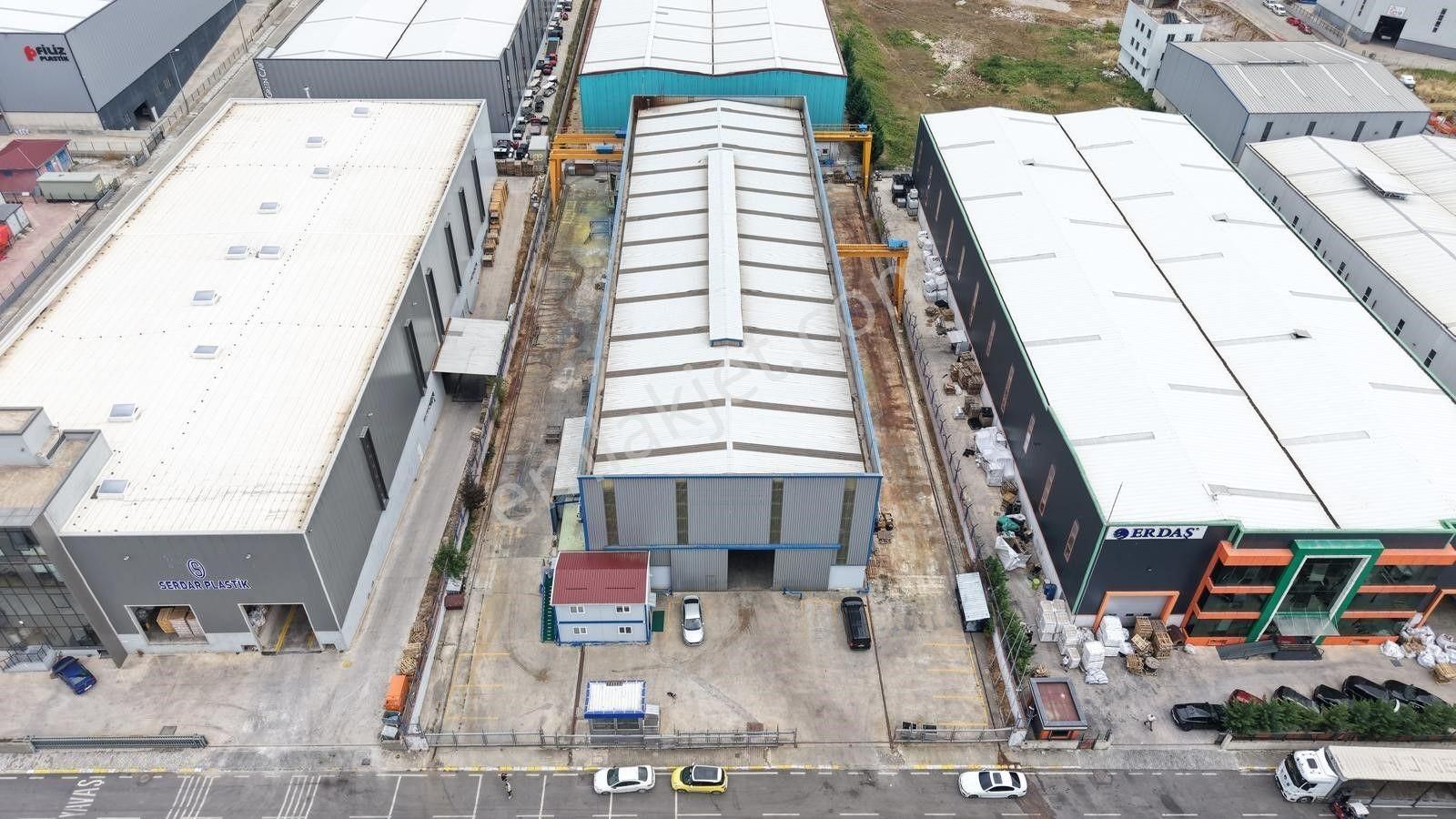 Kobi Osb'de 2500 M2+400 Kwa+7 Adet Vinç+2500 M2 Açık Alanlı Kiralık Fabrika