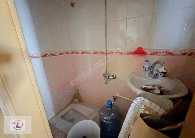 Mertcan'dan Esenler Cadde Üzerinde Balkonlu Yüksek Giriş Kat 1+1