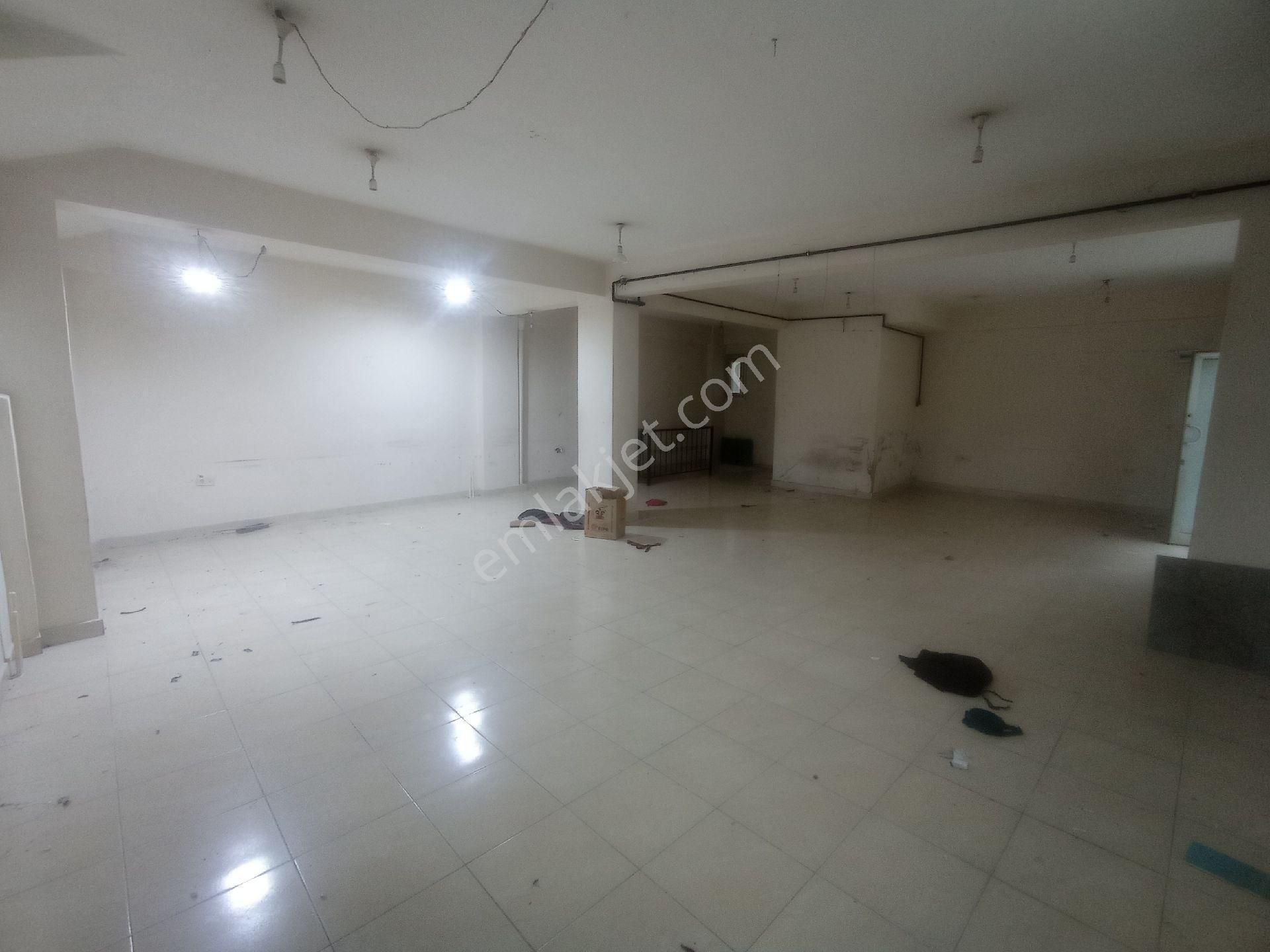 Esenyurt Necip Fazil 2 Katli 200 M2 Dükkan