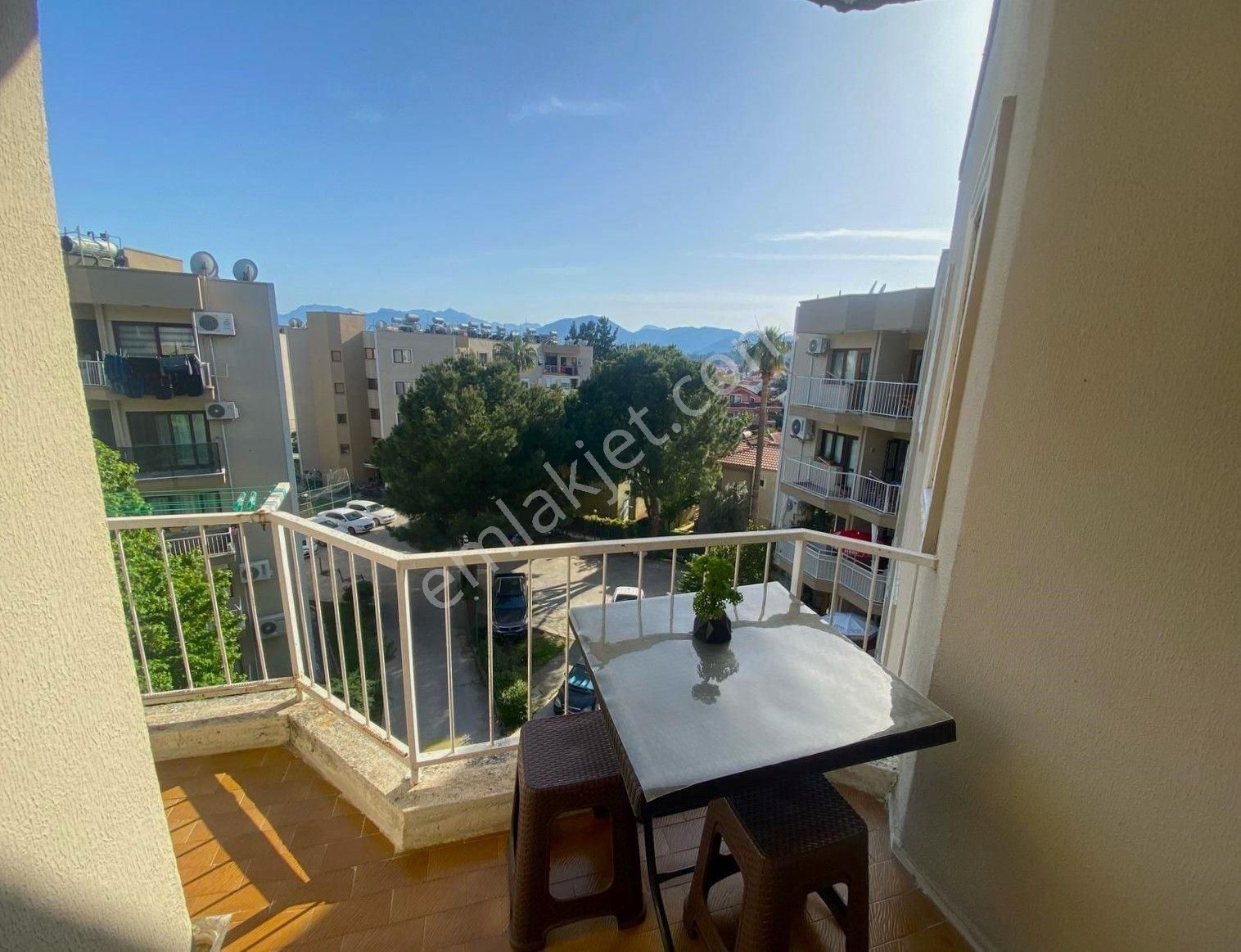 Marmaris Merkezde, Havuzlu Otoparklı Sitede 3+1 Düz Daire
