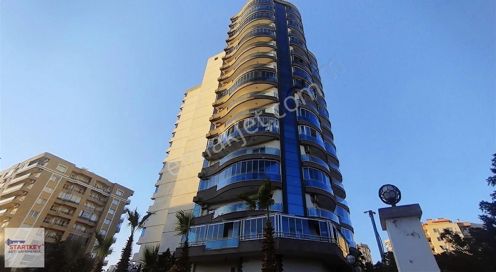 Yeni Girne Merkez De Site İçinde Satılık Geniş Lüks 3+1 Daire