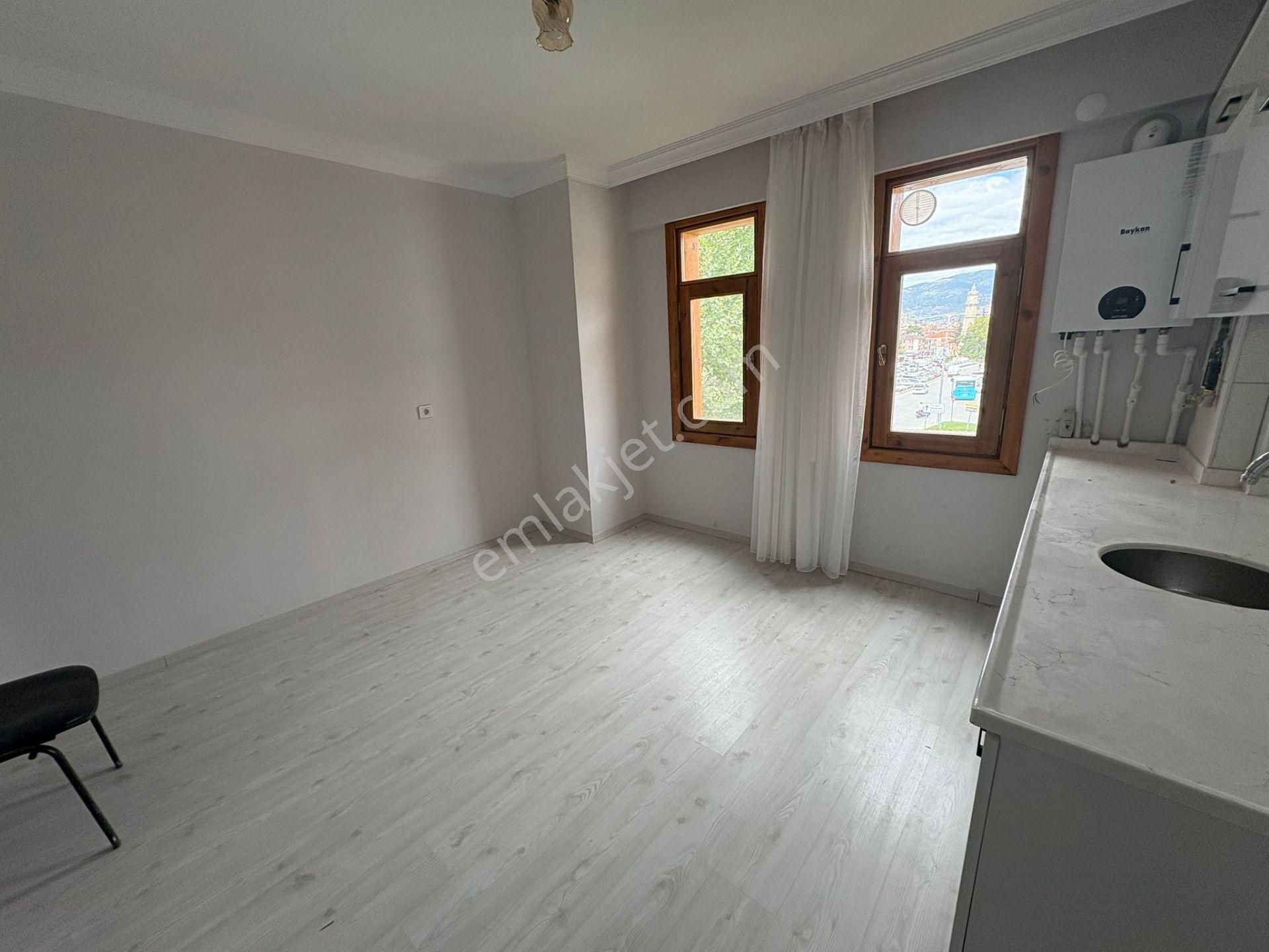 Tokat Behzat Bulvarı'nda 1+1 Kısmı Eşyalı Sıfır Kiralık Daire