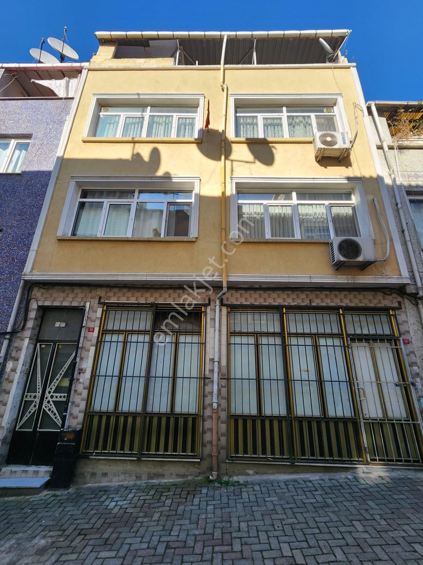 Bayrampaşada Satılık 3 Katlı Bina