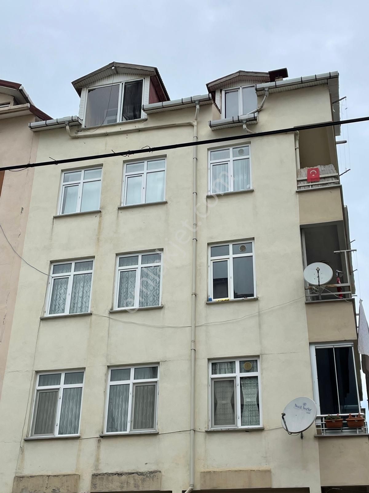Cumhuriyet Mahallesinde Çok İyi Konumda 2+1 Kiralık Daire