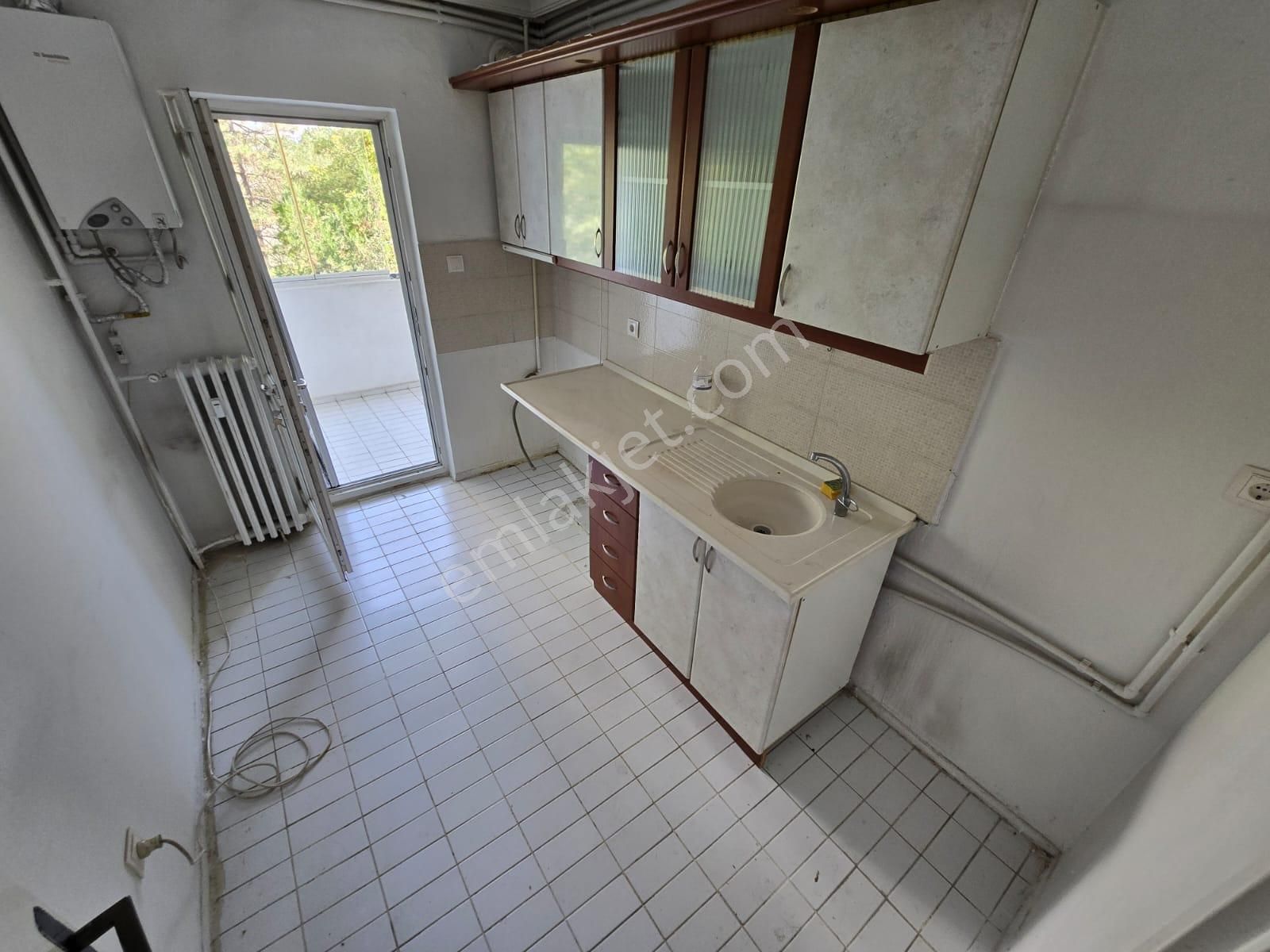 Ayaz'dan Eryaman'da 2+1 Ara Kat Site İçi Kiralık Daire