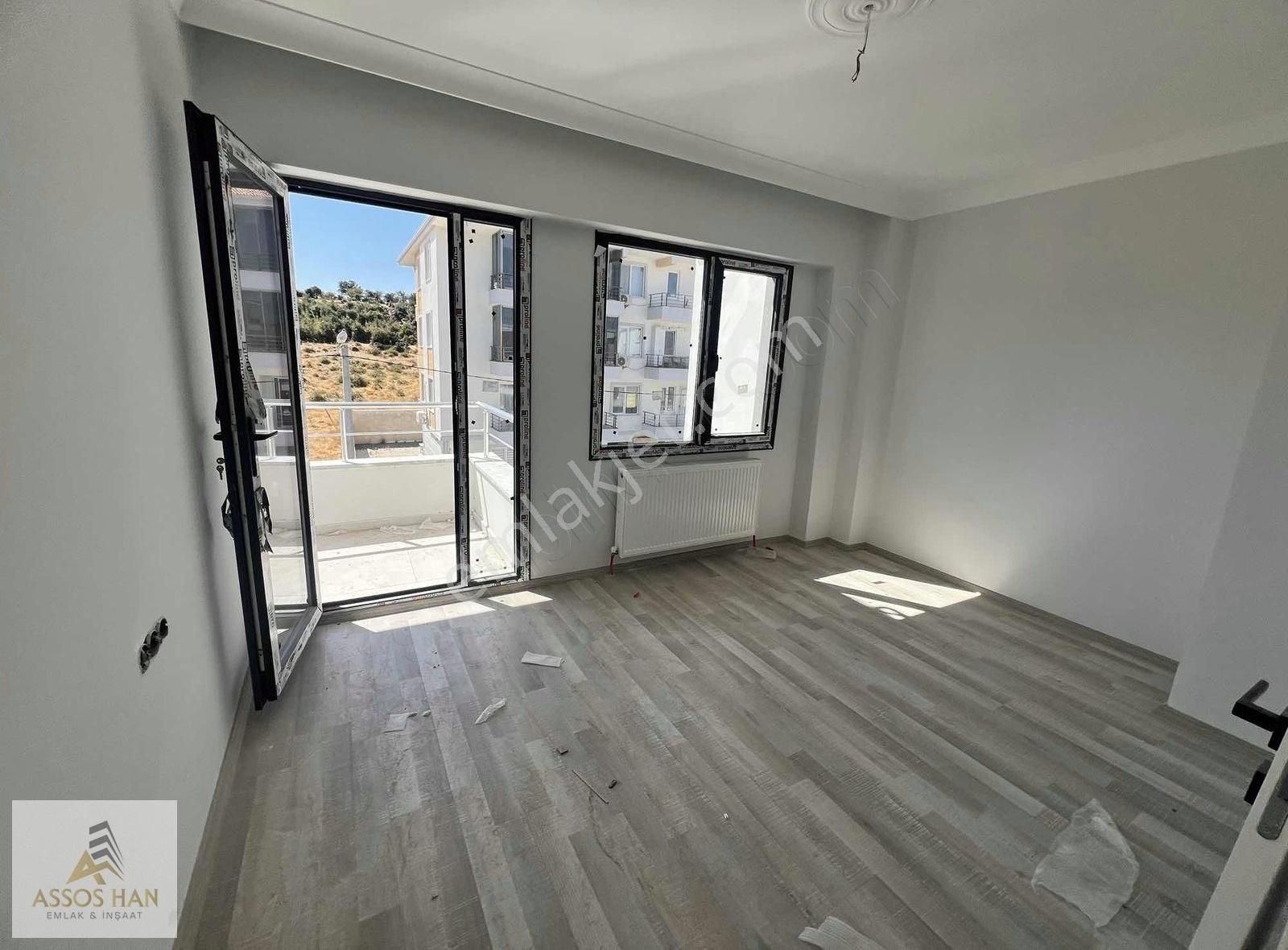 Assos Han Emlaktan Teras Cafe Yanı Geniş 1+1 Sıfır Daire - Görsel 9