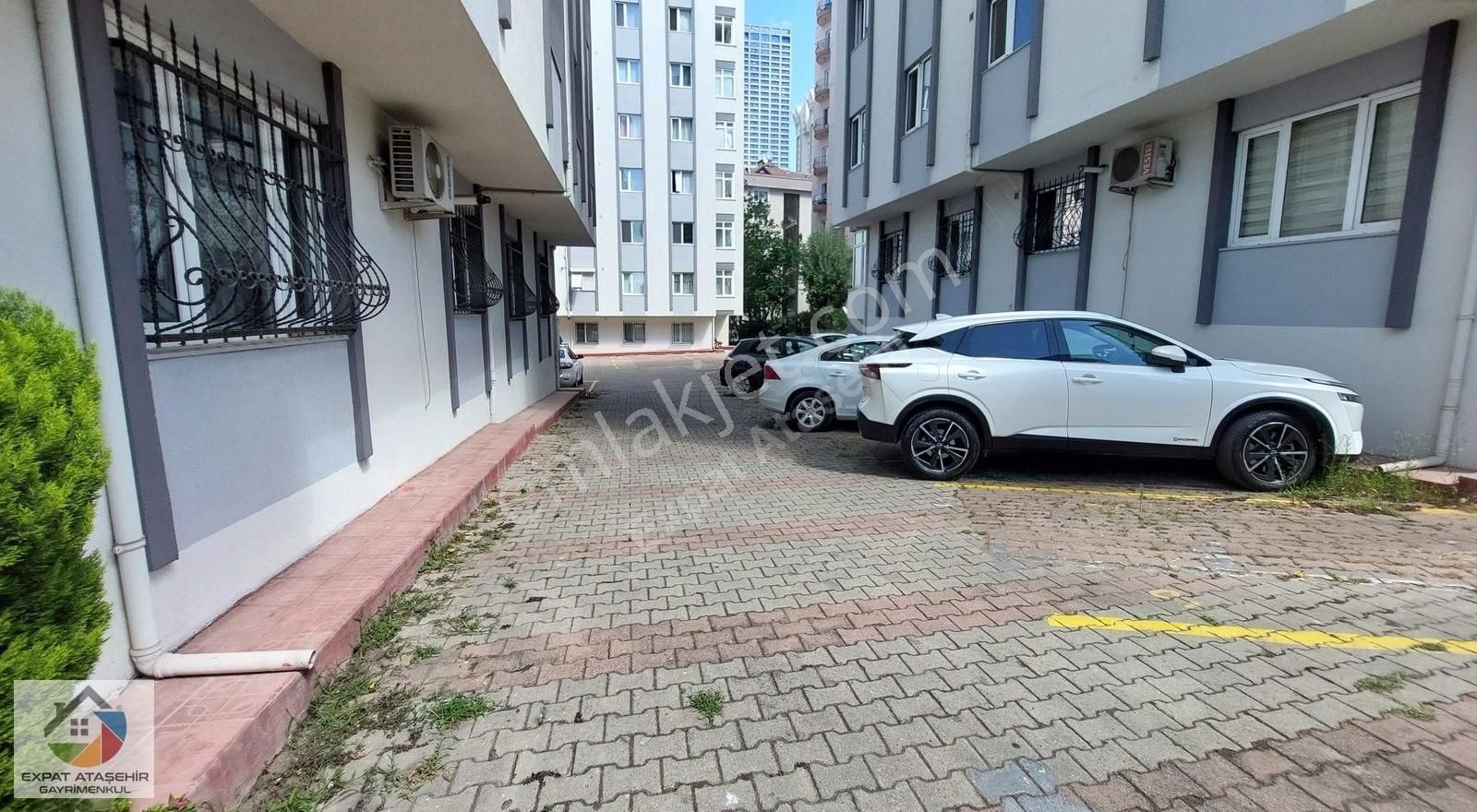 Novada Erguvan Blokları Kullanışlı Girişkatı Boş Daire 3+1 120m2