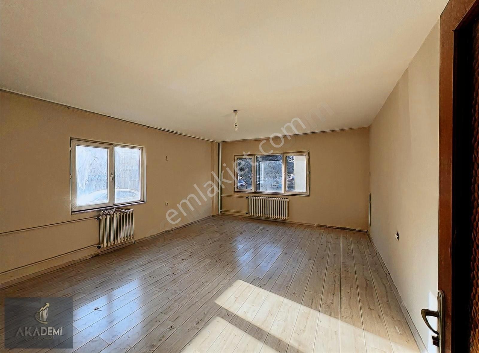 Akademi'den Eti Caddesi'nde Çift Balkonlu 3+1 Kiralık Daire
