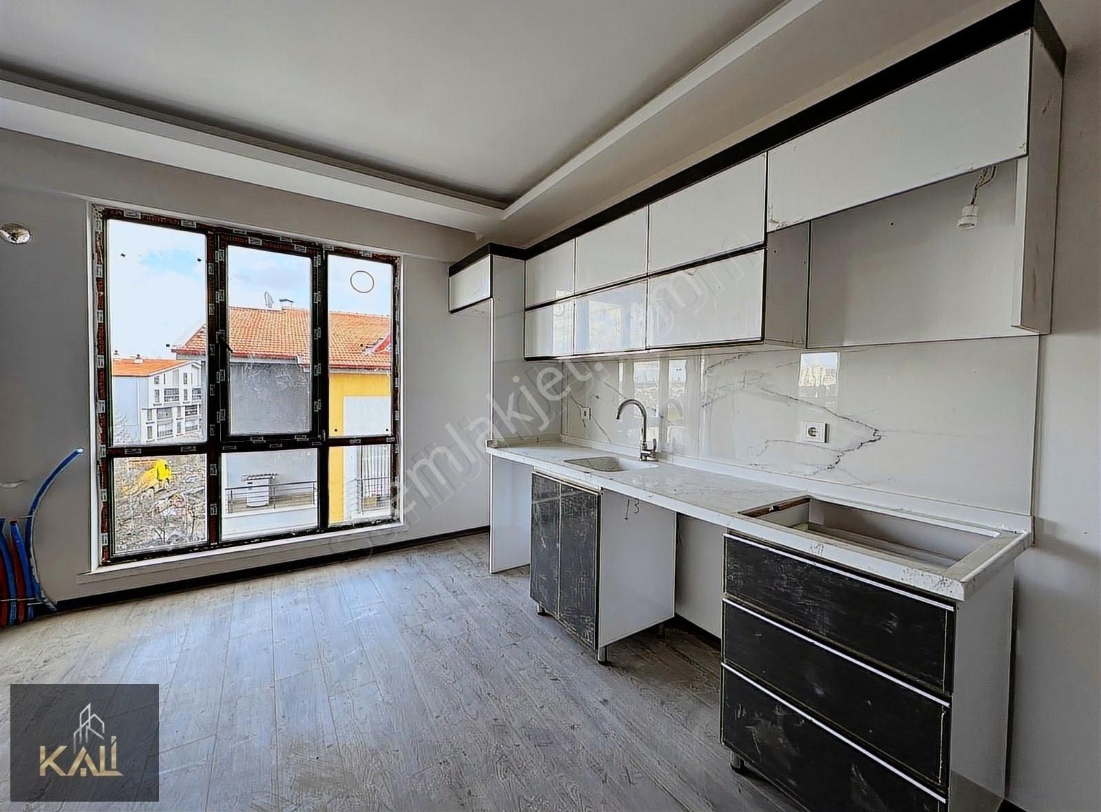 İncek Merkezde 2. Katta 1+1 Kiralık Daire / Kali A.ş.